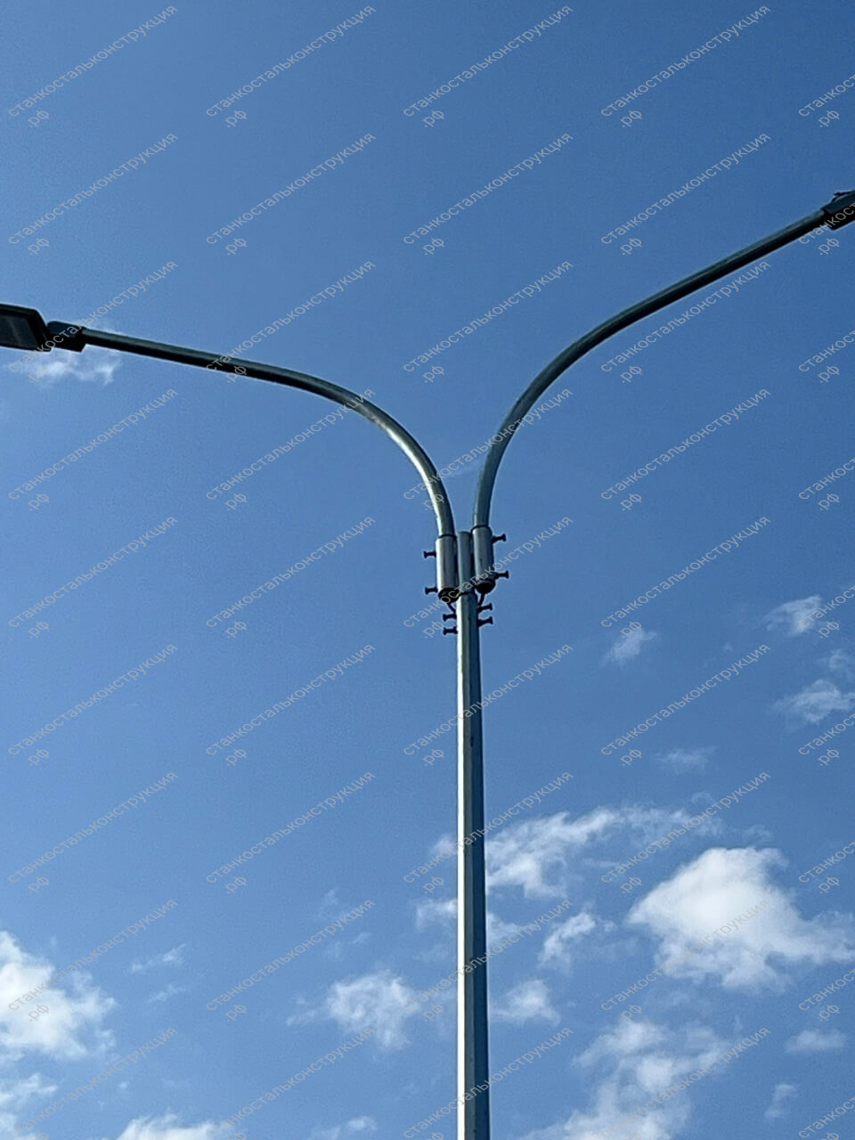 Опора граненая производства Станкостальконструкция с кронштейном