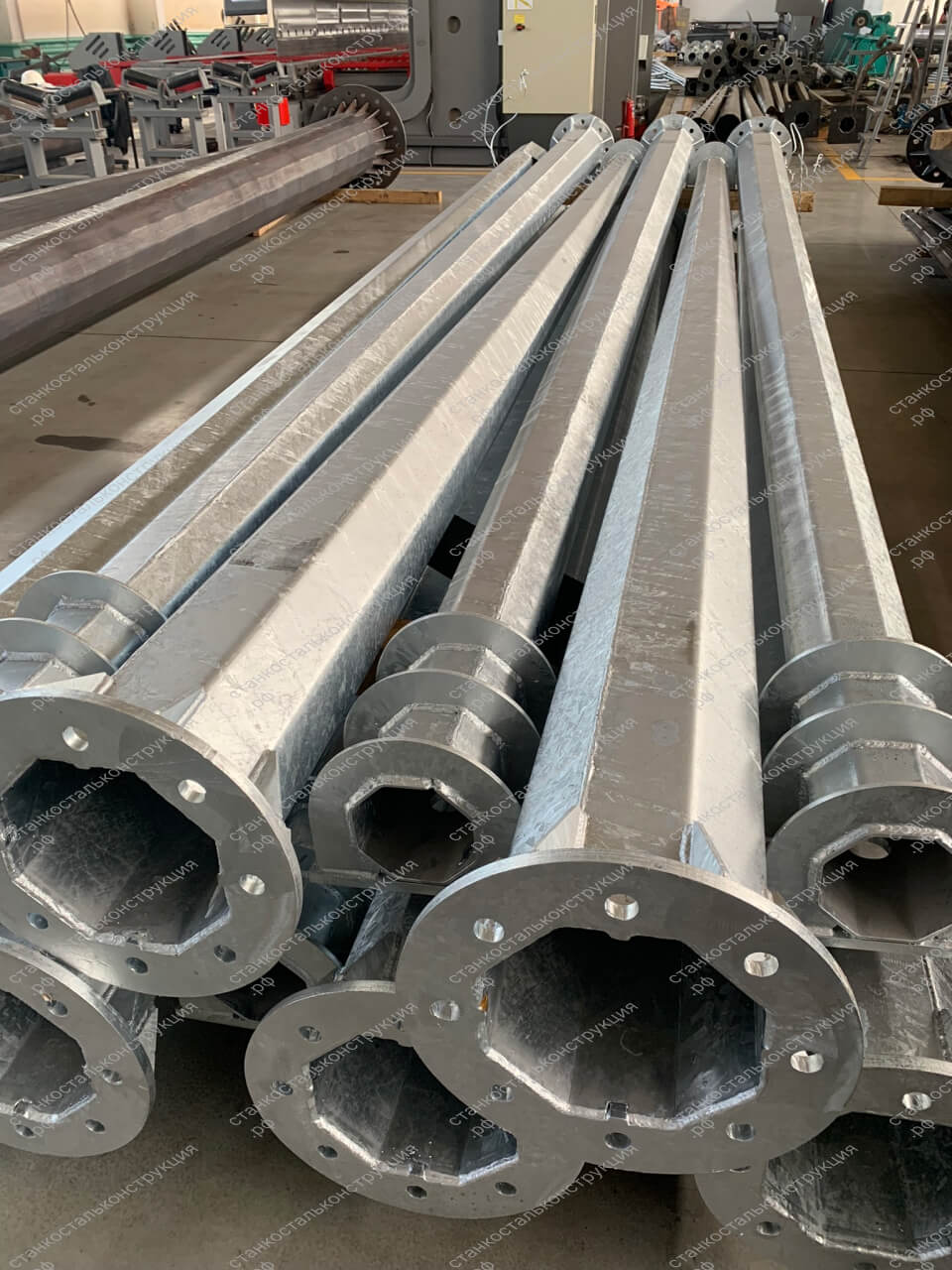 Опоры светофорные на базе силовой фланцевой граненой опоры